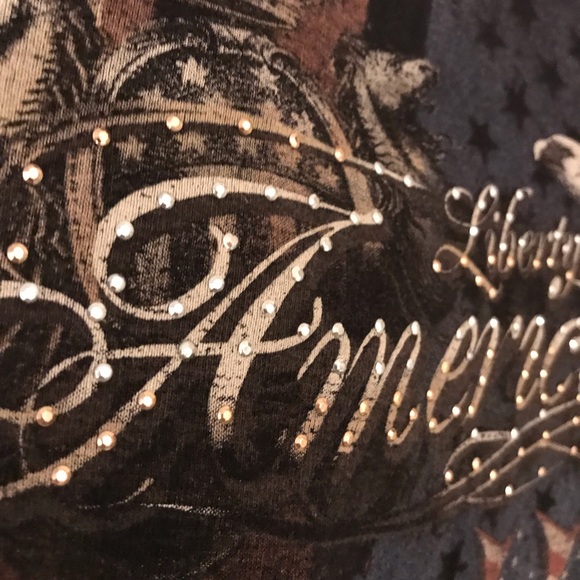 Women’s tee - Picture 7 of 7